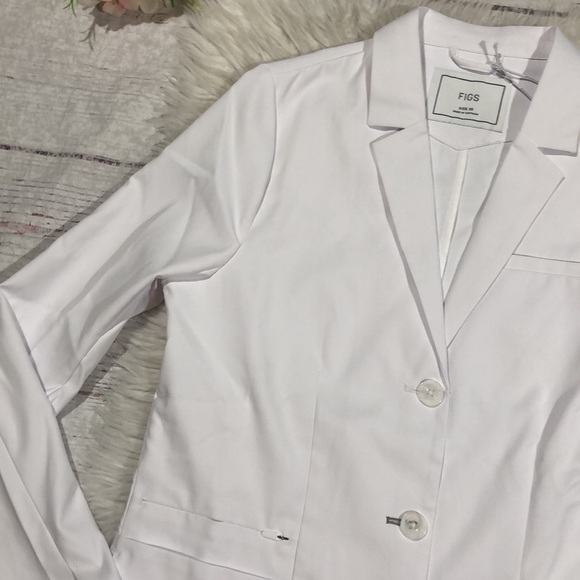 FIGS White Classic Bellevue Slim Long Lab Coat - Picture 11 of 16